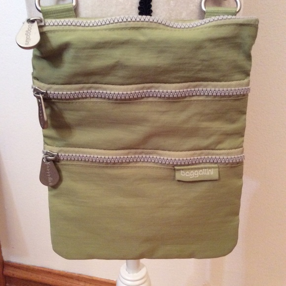 Baggallini nylon travel crossbody purse - Picture 6 of 6